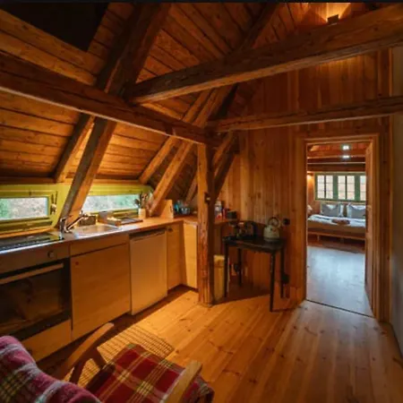 Enjoy Cozy Hills & Forest & Views & Gardens & Sauna Whirlpool Bath Apartman