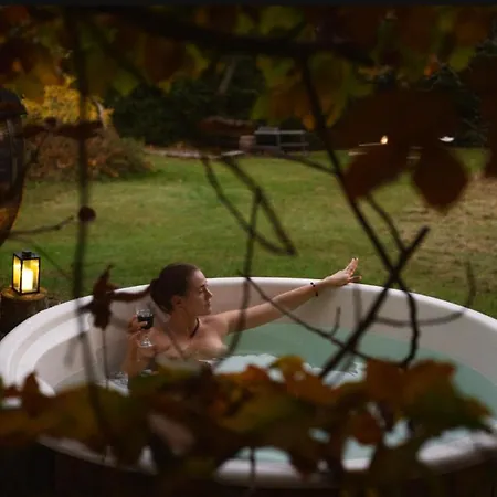 Enjoy Cozy Hills & Forest & Views & Gardens & Sauna Whirlpool Bath Apartman *