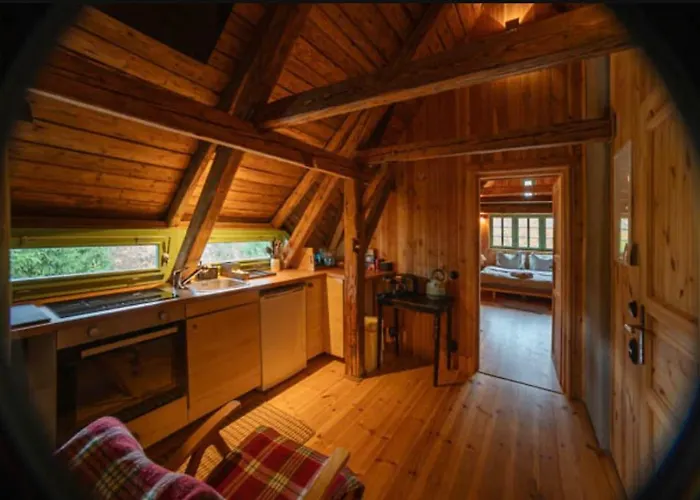 Enjoy Cozy Hills & Forest & Views & Gardens & Sauna Whirlpool Bath דירה