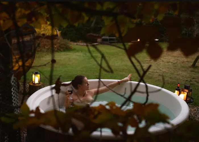Enjoy Cozy Hills & Forest & Views & Gardens & Sauna Whirlpool Bath דירה *